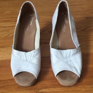 Cute Toms white wedges.